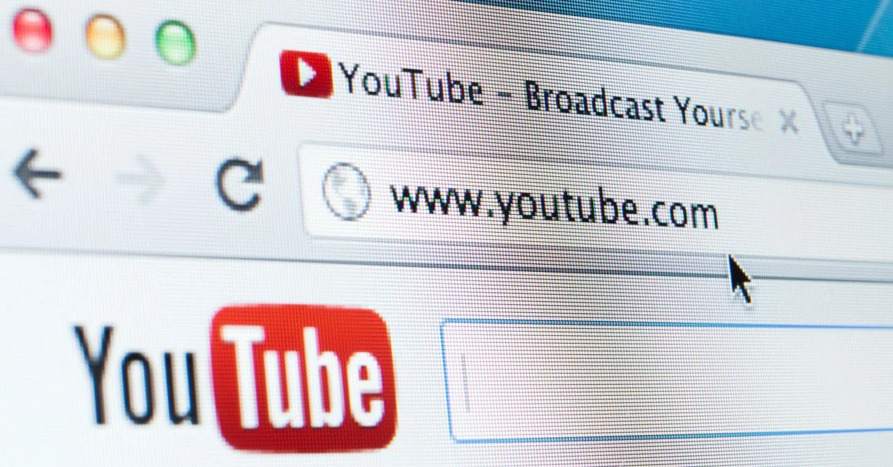 YouTube exibe anúncios em canais sancionados: falhas de governança nas Big Techs
