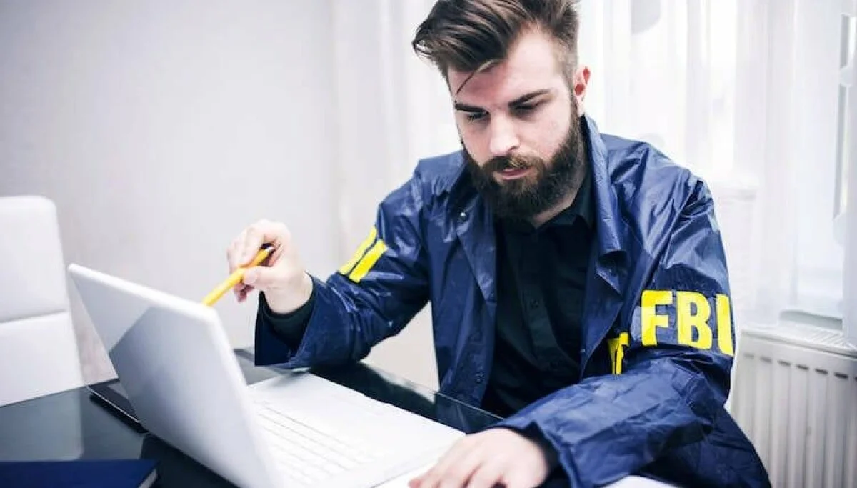 Vercel evita sanções judiciais após falha no atendimento a mandado do FBI